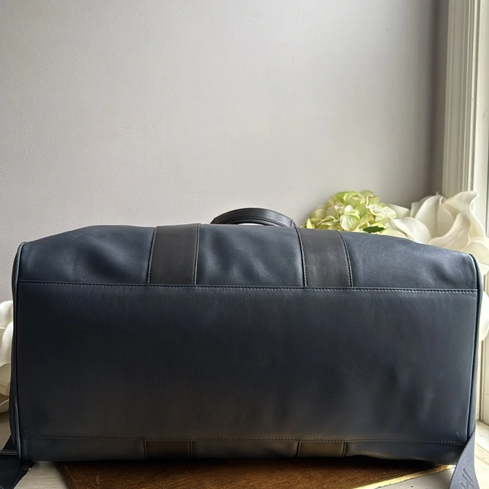 Bugatchi Leather Weekender Duffel Bag in Navy and Black Leather